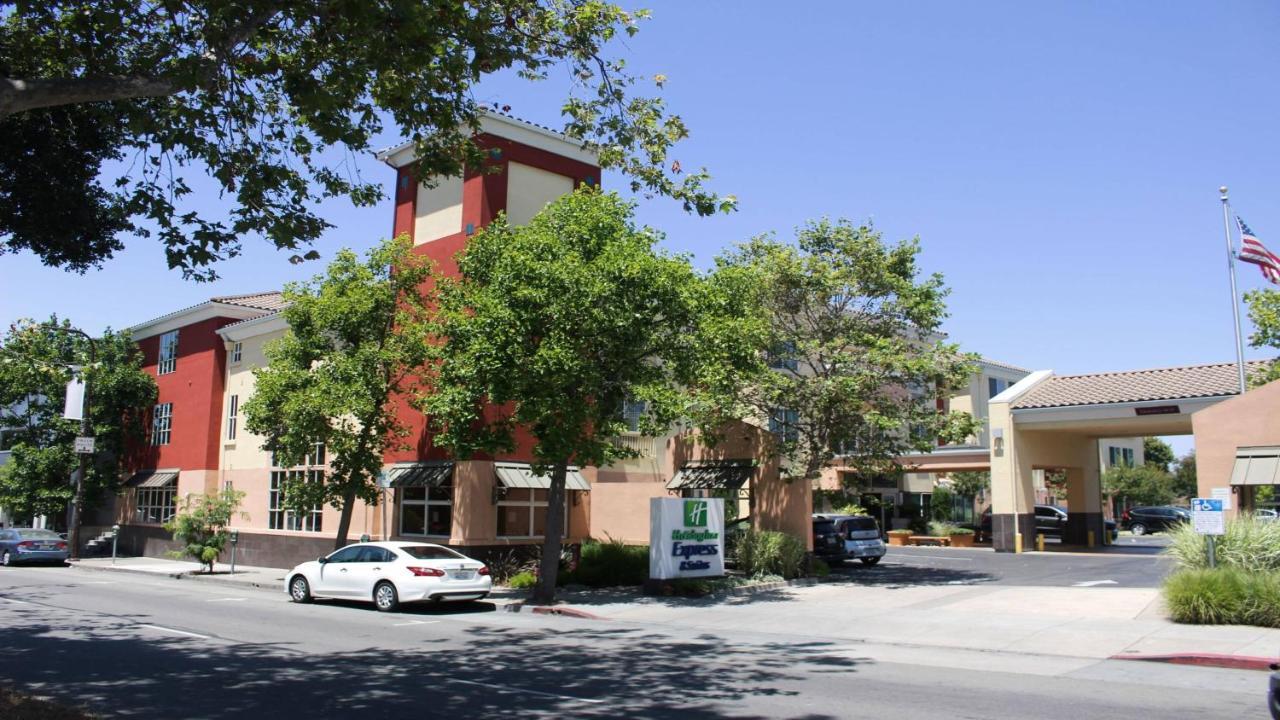 Holiday Inn Express Berkeley, An Ihg Hotel Exterior photo